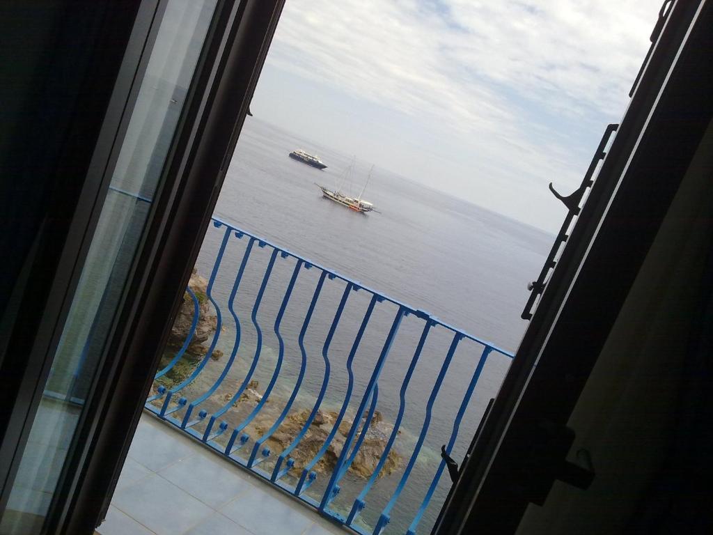 Hotel Rocce Azzurre Lipari Szoba fotó